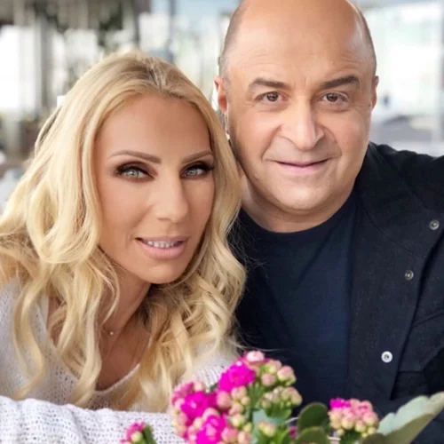 Μάρκος Σεφερλής – Έλενα Τσαβαλιά | Δες πλάνα από το σπίτι τους με αφορμή τον χριστουγεννιάτικο στολισμό τους