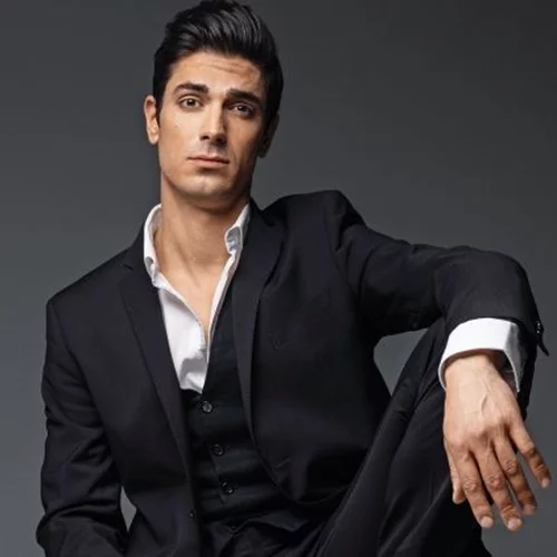 O Αλ. Γεωργούλης με την εντυπωσιακή συνοδό του, η Πόπη Τσαπανίδου με τον σύντροφό της και όσα πρέπει να ξέρεις σήμερα