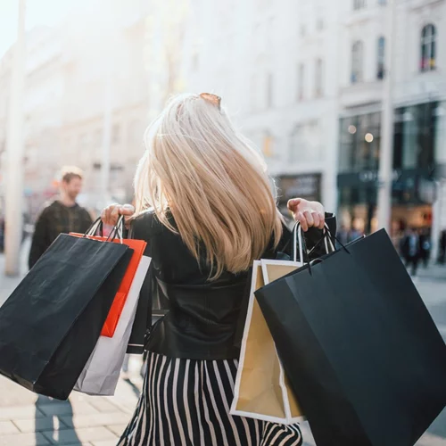 Το River West σε βάζει στο κατάλληλο mood για τις εκπτώσεις