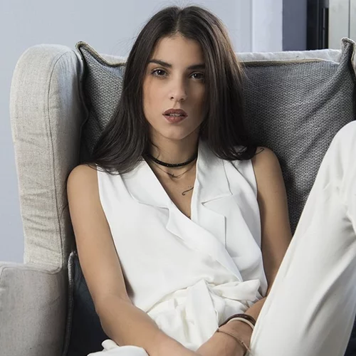 Άννα Μαρία Βέλλη | Παρελθόν τα μακριά μαλλιά για την ηθοποιό - YouTuber