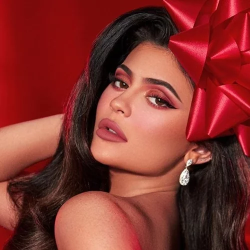 10 φορές που η Kylie Jenner ήταν η βασίλισσα του γιορτινού μακιγιάζ
