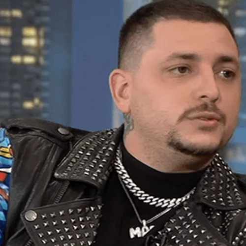 Mad Clip  Χιλιάδες κόσμου στο σημείο που σκοτώθηκε - Αφήνουν λουλούδια και κεριά [βίντεο]