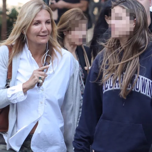 Μαρέβα Γκραμπόφσκι – Μητσοτάκη | Βόλτα με την πανύψηλη κόρη της με super casual look