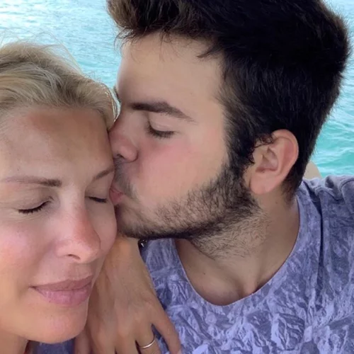 Ελένη Μενεγάκη | Δες πώς ευχήθηκε στο γιο της για τη γιορτή του