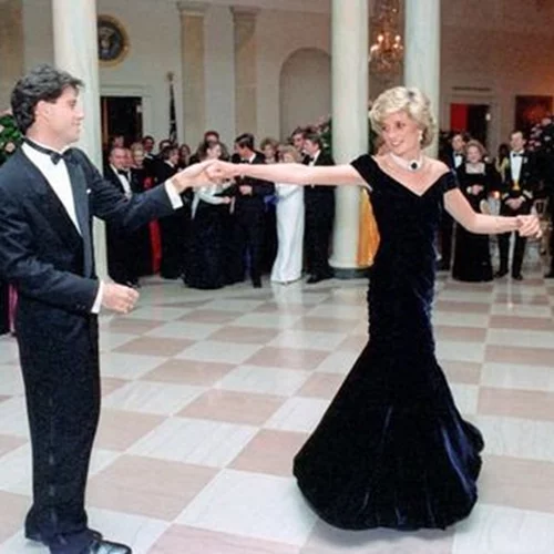 Σε δημοπρασία ένα από τα πιο εμβληματικά φορέματα της πριγκίπισσας Diana