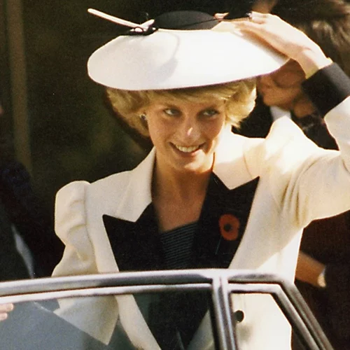 Ο αδερφός της πριγκίπισσας Diana μοιράστηκε ένα πορτραίτο της μητέρας τους