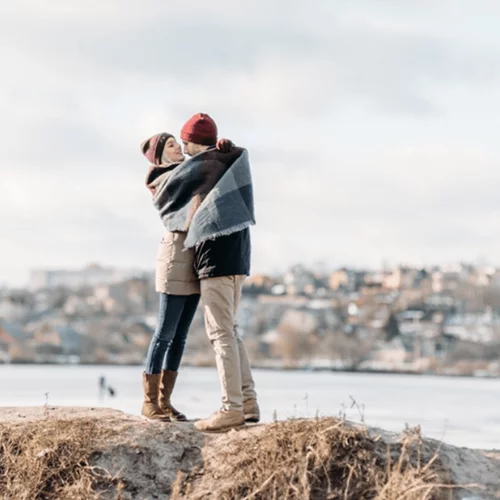 Τα ευτυχισμένα ζευγάρια αποφεύγουν αυτές τις τρεις συμπεριφορές