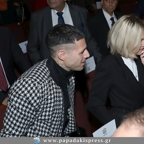 Τάμτα – Πάρης Κασιδόκωστας | Νέες κοινές φωτογραφίες από την ορκωμοσία της κόρης της και του αδελφού του