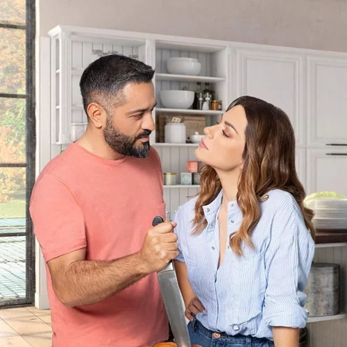 «Έξοδος» στο σπίτι | Το look της Βάσως Λασκαράκη για να δειπνήσει με τον σύζυγό της, Λευτέρη Σουλτάτο