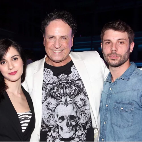 «Καφέ της Χαράς» | Ο «Μανωλάκης» και η «Βάλια» φωτογραφίζονται μαζί μετά από 16 χρόνια