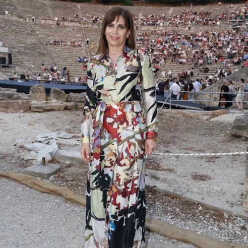 Κατερίνα Διδασκάλου | Δες την κούκλα κόρη της «Μυρσίνης»