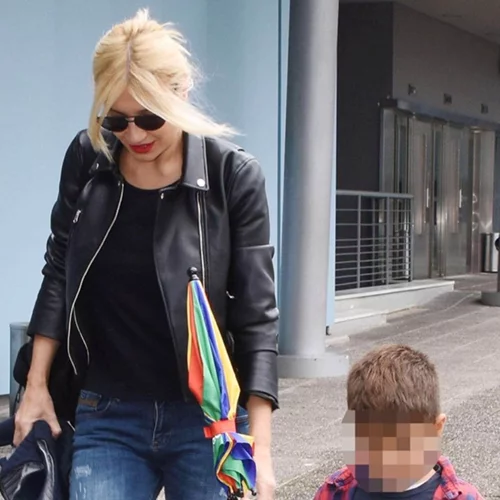 Φαίη Σκορδά | Δες τι φόρεσε στην πρόσφατη βόλτα με τον γιο της, Δημήτρη Λιάγκα