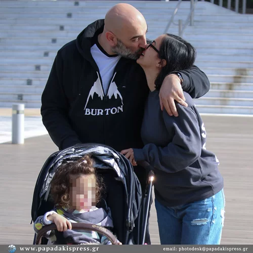 Κατερίνα Τσάβαλου - Δημήτρης Στεργίου | Για βόλτα με την ενάμισι έτους κόρη τους - Πιο ερωτευμένο από ποτέ το ζευγάρι (pics)