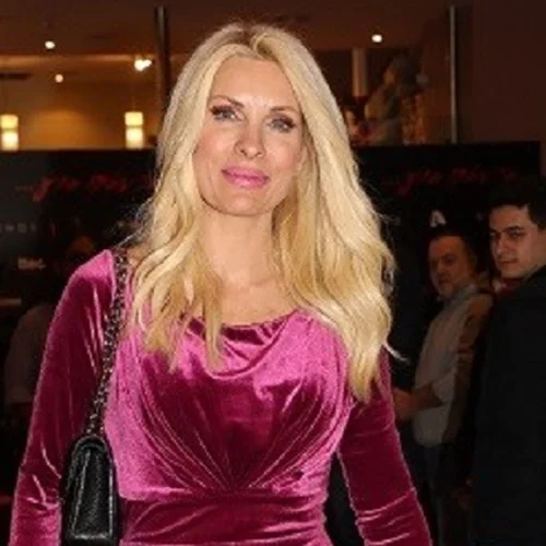 Να σε ποιον σχεδιαστή ανήκει το φόρεμα της Ελένης Μενεγάκη που την ανέδειξε στην πιο καλοντυμένη της πρεμιέρας «Για Πάντα»