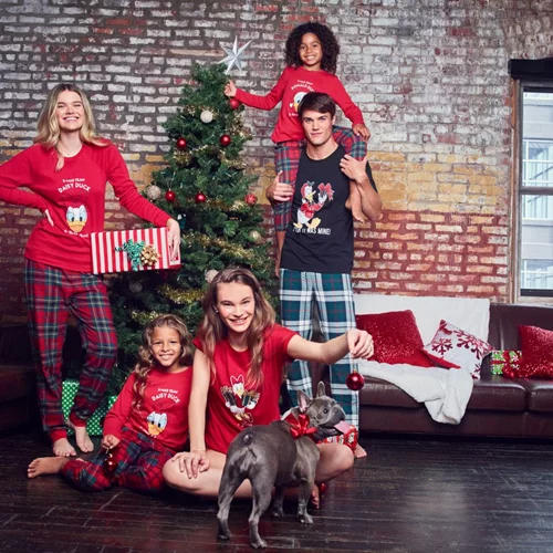 Εδώ θα βρεις όλο το Xmas wishlist σου και θα μπεις σε festive mood