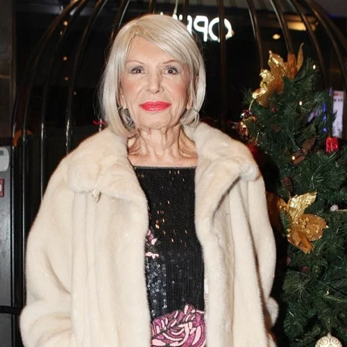 Ρίκα Διαλυνά | Λίγο πριν γίνει 90, την είδαμε με δερμάτινο παντελόνι και μείναμε με το στόμα ανοιχτό