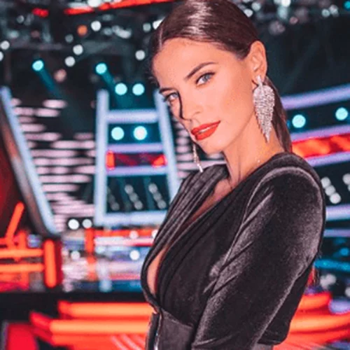 Xριστίνα Μπόμπα | Έγινε νονά και φόρεσε το ιδανικό φόρεμα για τα Χριστούγεννα