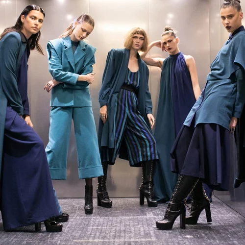 Με αυτά τα looks θα απογειώσεις τις festive εμφανίσεις σου