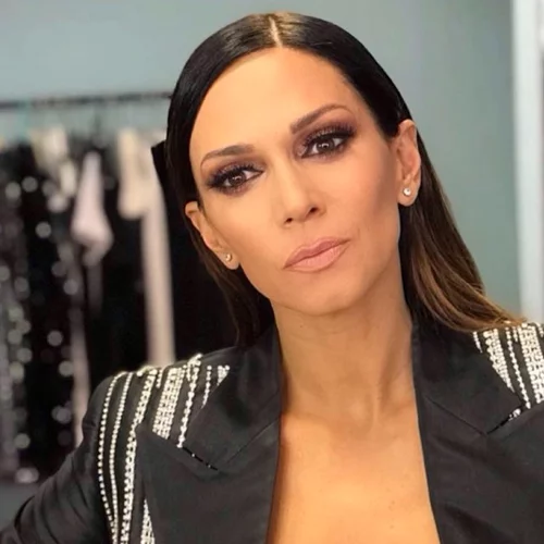 Έλλη Κοκκίνου | #Μένει_σπίτι και μας δείχνει (νέα) πλάνα από την κατοικία της στα Νότια Προάστια