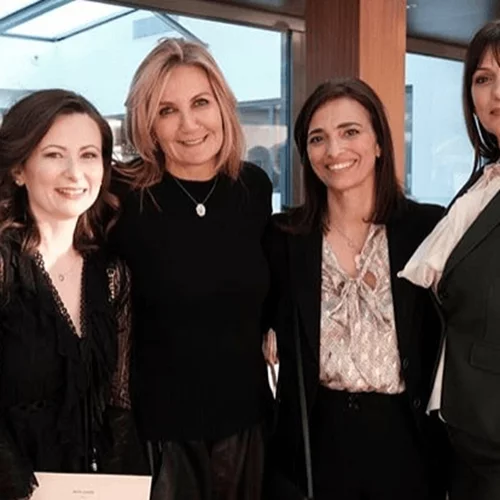 Christmas lunch | Οι φωτογραφίες από το γιορτινό κάλεσμα στις συζύγους των βουλευτών της ΝΔ