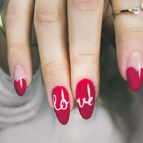 Έσπασε το νύχι σου πριν το ρεβεγιόν; Μην πανικοβάλεσαι! Ξέρουμε πώς να το φτιάξεις μόνη σου σε 5'!