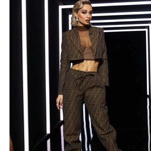 Ελένη Φουρέιρα | Με ξανθά μαλλιά και αποκαλυπτικό ντεκολτέ στο «The Final Four»