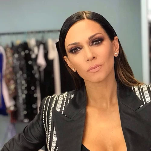 Έλλη Κοκκίνου | Μας συστήνει τη μητέρα της και εμείς παθαίνουμε σοκ από την ομοιότητα