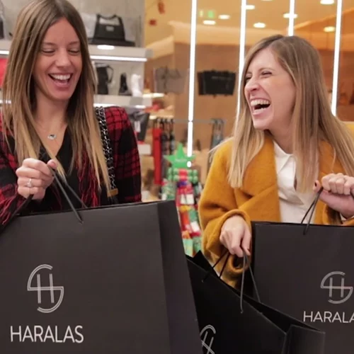 Η Χρυσιάννα Ανδριοπούλου κάνει shoe shopping με το Miss Bloom στο κατάστημα Haralas