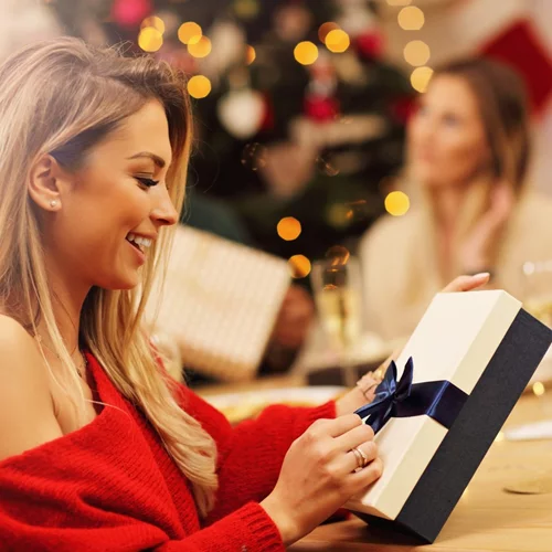 Εσύ, τι δώρα θα πάρεις στις φίλες σου; Με αυτές τις beauty προτάσεις να είσαι σίγουρη ότι θα ενθουσιαστούν