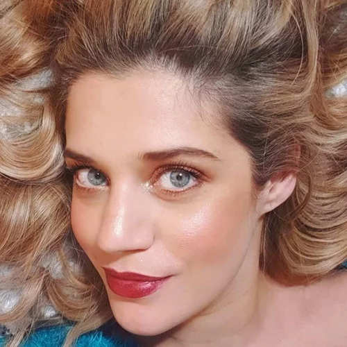 Hot mama alert | Η Τζένη Θεωνά έγινε μια φλογερή κοκκινομάλλα