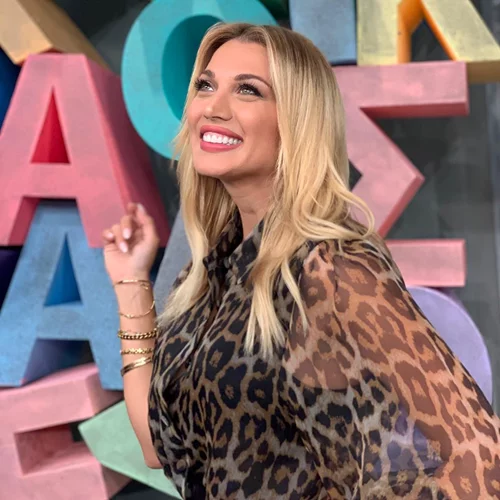 Κωνσταντίνα Σπυροπούλου | Δες τι φόρεσε σε πρωινή της βόλτα στη Βουλιαγμένη