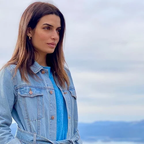 Τόνια Σωτηροπούλου | Δες τι φόρεσε σε χαλαρή βόλτα με τον Κωστή Μαραβέγια