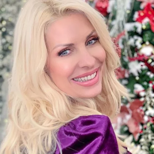 Ελένη Μενεγάκη | Η νέα εντυπωσιακή φωτογραφία με φόντο το εξωτικό τοπίο