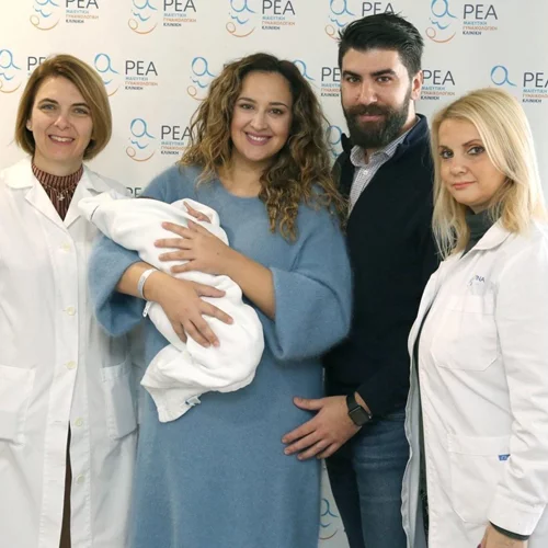 Κλέλια Πανταζή - Λευτέρης Τσάκαλος | Οι φωτογραφίες κατά την έξοδό τους από το μαιευτήριο με το μωρό τους