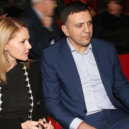 Τζένη Μπαλατσινού | Η νέα εμφάνιση στο πλευρό του Βασίλη Κικίλια και το μαύρο φόρεμα που συζητήθηκε