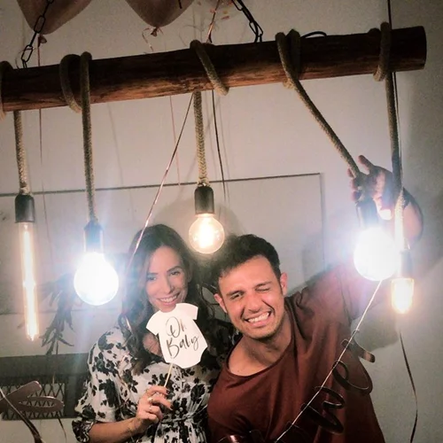 Σάββας Πούμπουρας – Αρετή Θεοχαρίδη | Το γλυκό baby shower που έκαναν για την κόρη τους