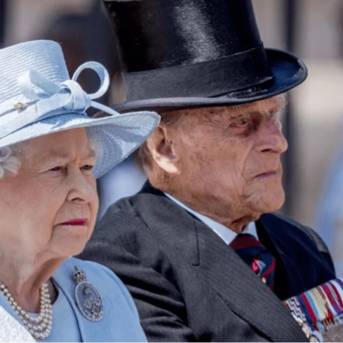 Γιατί η Βασίλισσα Ελισάβετ έχει μαζί της μετρητά μόνο αυτή την ημέρα της εβδομάδας;