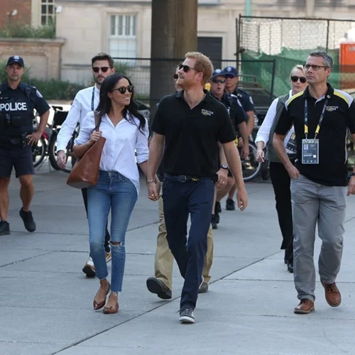 Πρίγκιπας Harry-Meghan Markle | Η βιογραφία του βασιλικού ζεύγους με κρυφές λεπτομέρειες της ζωής τους θα είναι έτοιμη το καλοκαίρι