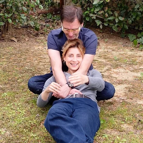 Ευδοκία Ρουμελιώτη-Νικηφόρος Χαραγκιώνης | Νέα πλάνα από το λιτό σπίτι του ζευγαριού