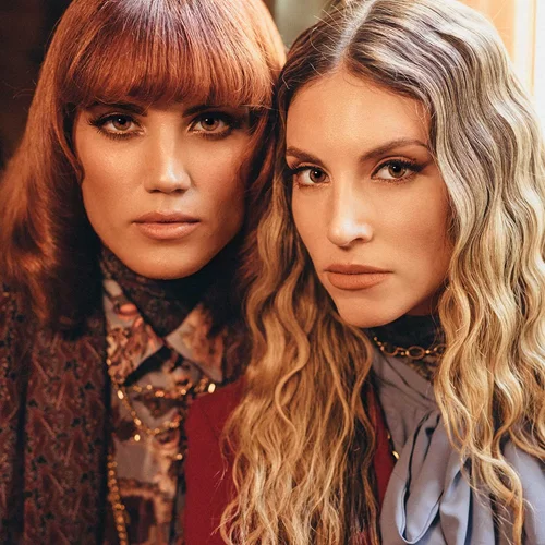 Καλεσμένη σε γάμο το χειμώνα | H Μαίρη Συνατσάκη και η Αθηνά Οικονομάκου σου δείχνουν την τέλεια πρόταση