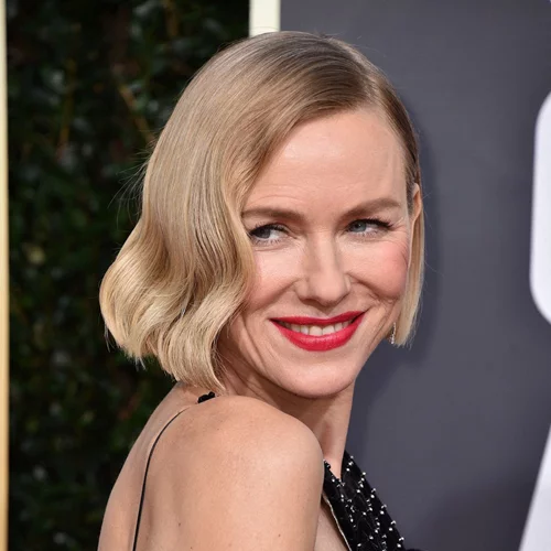 Η Naomi Watts μιλάει για το πώς διατηρεί τις ισορροπίες ως μητέρα