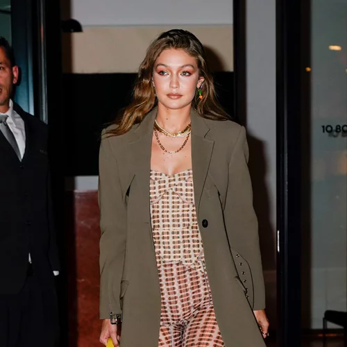 Oι street style εμφανίσεις της Gigi Hadid βασίζονται σε αυτά τα basics