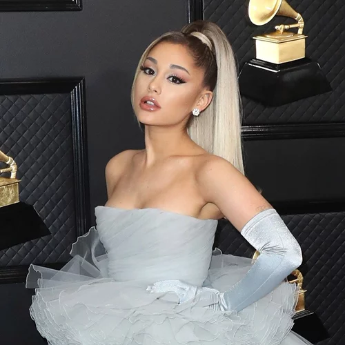 Ariana Grande | Η δραστική αλλαγή στα μαλλιά της λίγο καιρό μετά το γάμο της