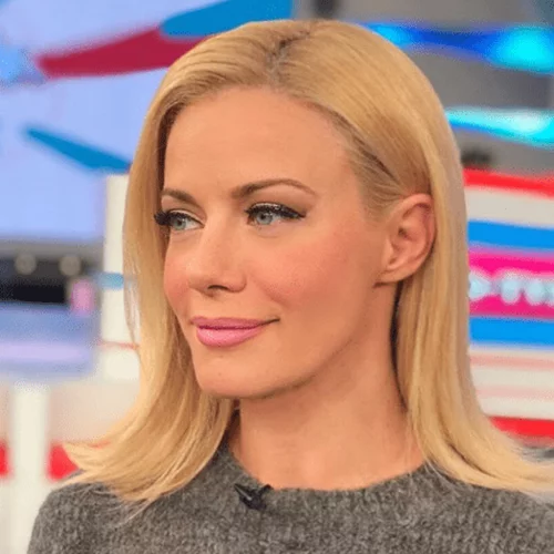 Ζέτα Μακρυπούλια | Φόρεσε το διαχρονικότερο key item που κοστίζει λιγότερο από 12 ευρώ