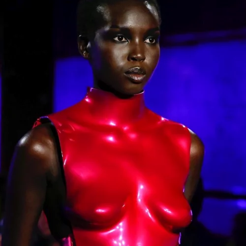 Η πανοπλία του Tom Ford ως ένδειξη της γυναικείας χειραφέτησης