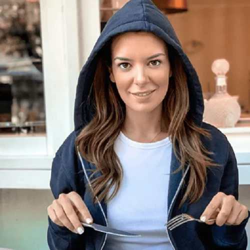 Νικολέττα Ράλλη | Όλες οι πόζες στο Instagram με τις οποίες έκρυψε την εγκυμοσύνη της