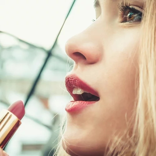 Τα 8 καλύτερα tips ομορφιάς που μάθαμε από το TikTok