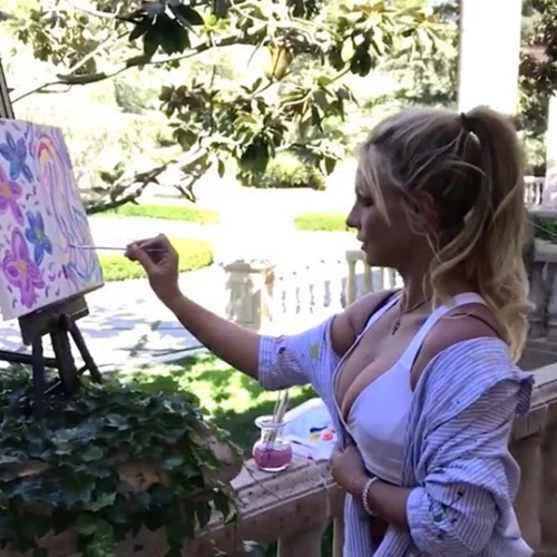 Britney Spears | Η παρουσίαση της πρώτης της έκθεσης ζωγραφικής είναι γεγονός