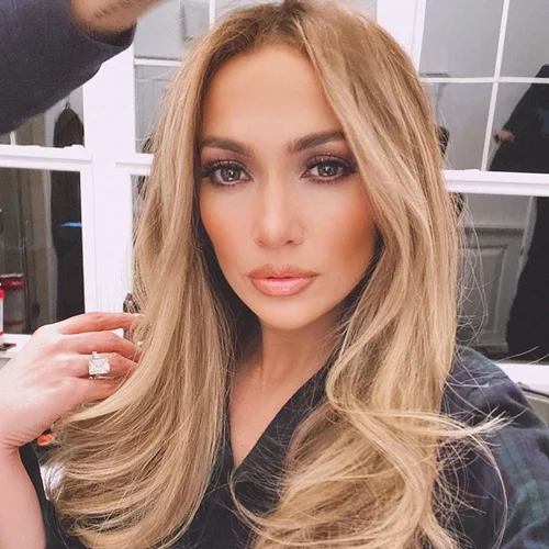 Τα χρώματα μαλλιών που μας κάνουν να δείχνουμε 10 χρόνια νεότερες