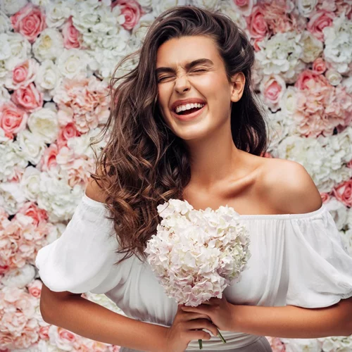 Το ροδόνερο επιστρέφει στην beauty ρουτίνα και μάλιστα είναι αυτό ακριβώς που χρειαζόμαστε